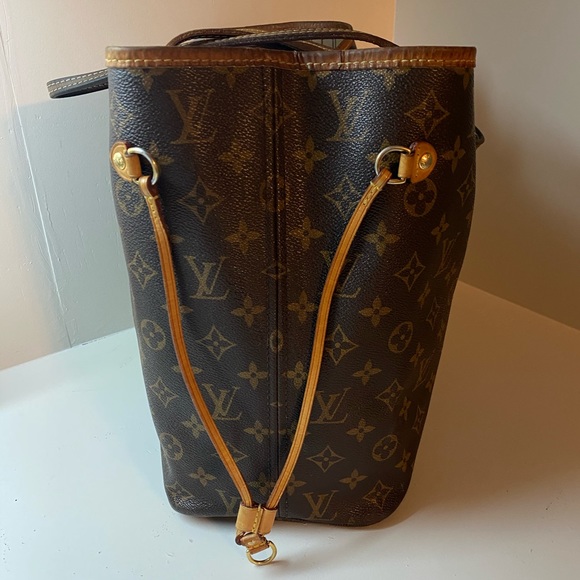 Louis Vuitton Neverfull MM - Picture 4 of 12